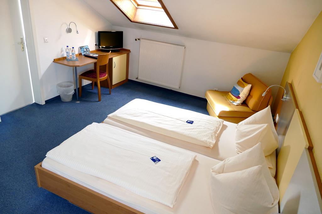 Hasi'S Hotel Grafing bei Muenchen Exterior photo